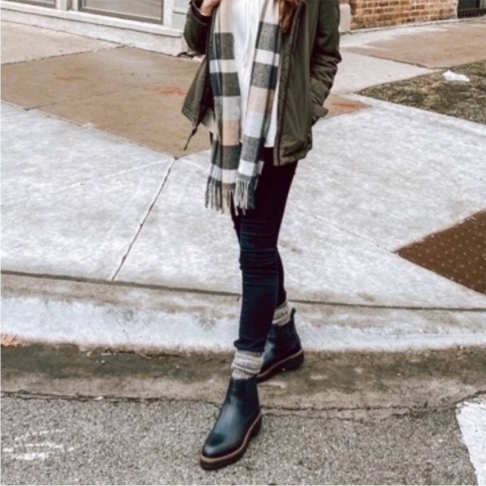 New Caslon Chelsea Miller Boots